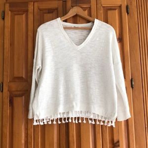 Madewell v neck 3/4 sleeve cotton top w/ fringe hem trim Good condition